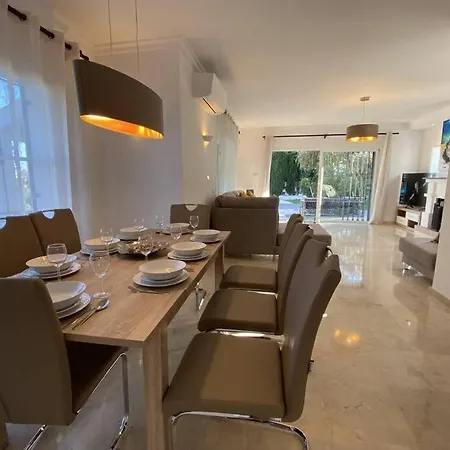 Villa Large Modern Villa With Private Swimming Pool *