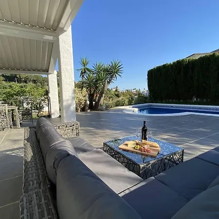 Villa Large Modern Villa With Private Swimming Pool