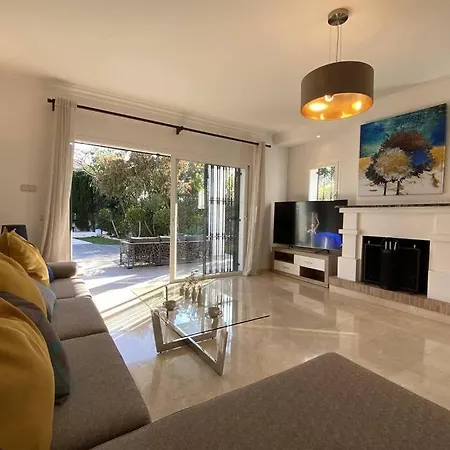 Villa Large Modern Villa With Private Swimming Pool *