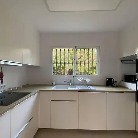 Villa Large Modern Villa With Private Swimming Pool *