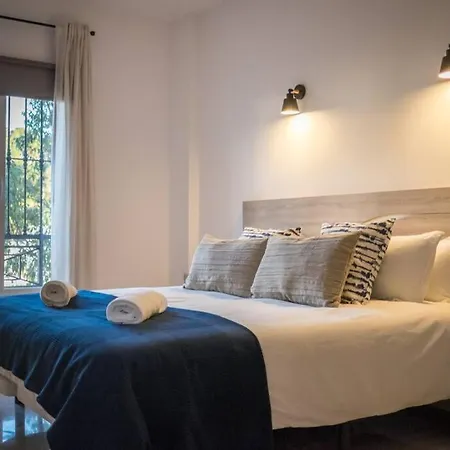 Large Modern Villa With Private Swimming Pool Villa *